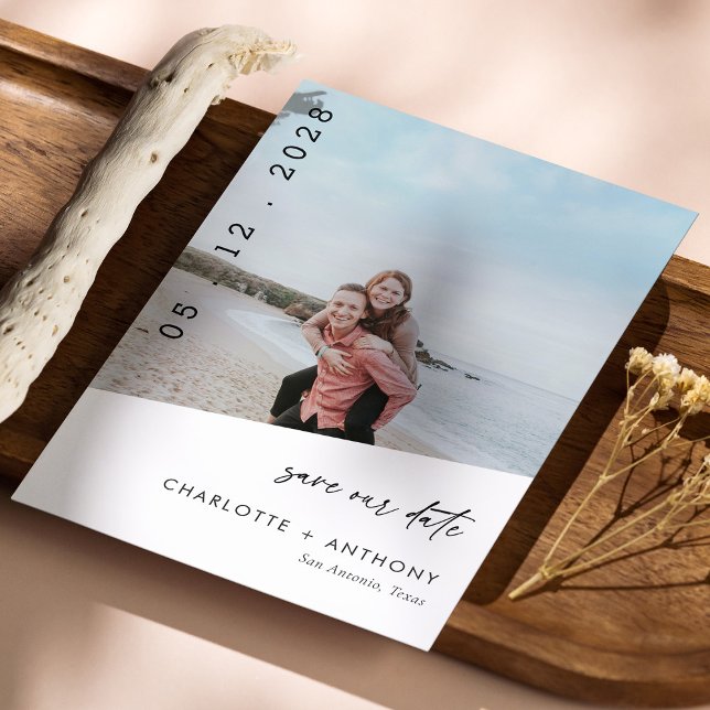 Cartão de Salvar a Data de Praia Moderna (Modern Beach Photo Save The Date Card)