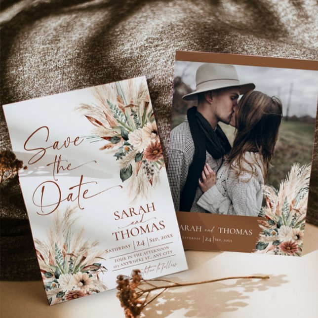 Cartão de Salvar a Data Rust Boho Terracota (Rust Boho Save The Date Card | Fall Terracotta Photo Wedding Save The Date Card (Front & Backside))