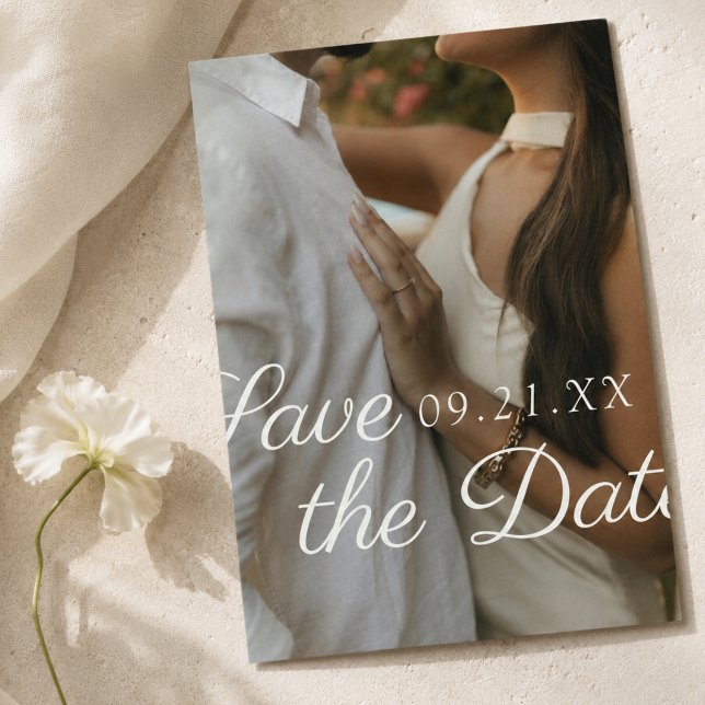 Cartão de Salvar Data de Casamento com Foto e Letr (Modern Editorial Script Photo Save the Date
)