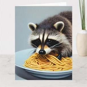 Cartão de Saudação de Spaghetti Comendo Raccoon