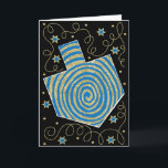Cartão de Saudação "Dreidel PinWheel" com Envelope<br><div class="desc">Cartão de Saudação "Dreidel PinWheel, Azul/Dourado" com Envelope. Para personalizar, exclua a placa de dentro de texto e substitua por sua própria mensagem. Escolha seu estilo, cor e tamanho de fonte favoritos. A cor de fundo pode ser alterada selecionando uma nova cor de fundo. Obrigados para parar e comprar. Muito...</div>