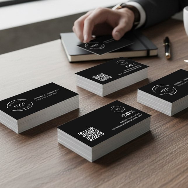 Cartão De Visita Add your custom logo QR code black Modern Design (Modern minimalist black sleek business cards with logo, name, QR code, website and social handle.)
