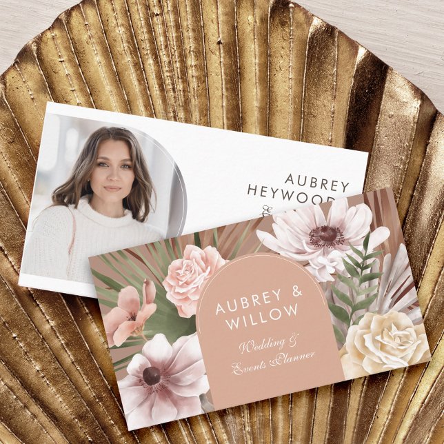 Cartão De Visita Arco Fotográfico Floral da Boêmia Moderna (Modern Chic Bohemian Watercolor Florals Photo Arch Business Card)