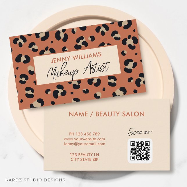 Cartão De Visita Artista de Maquiagem Moderna Impressão de Leopardo (Make this trendy beauty salon or make-up artist business card to keep your business always present.)