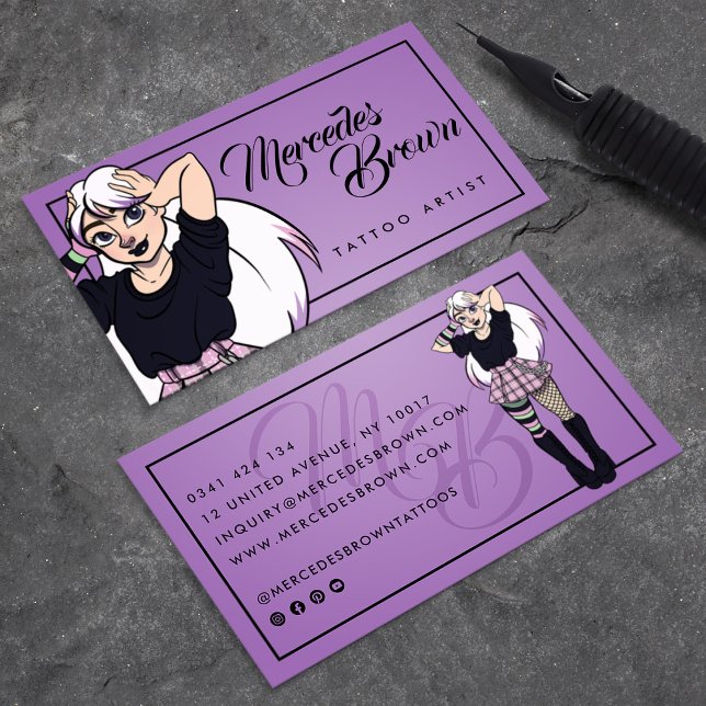 Cartão De Visita Artista de Tatuagem Roxa de Rapariga de Script Gót (Gothic Script Cartoon Girl Purple Tattoo Artist Business Card)
