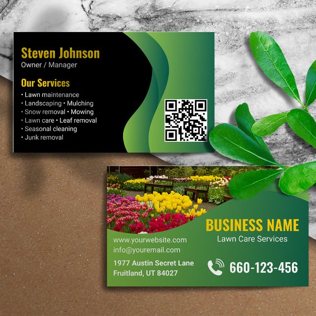 Cartão De Visita Black Green Modern Lawn Care Landscaping QR Code (Criador carregado)