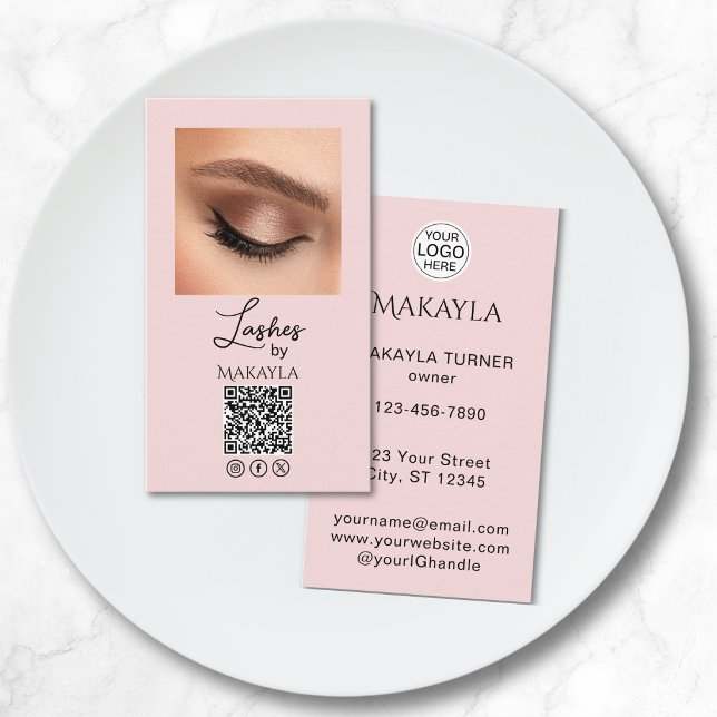 Cartão De Visita Blush Pink Script Logo QR Code Photo Lashes (Criador carregado)