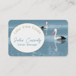 Cartão De Visita Casal pelicano remando no ar azul-calmo