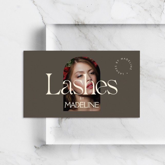 Cartão De Visita Chic Editorial Lashes Ivory/Brown (Criador carregado)