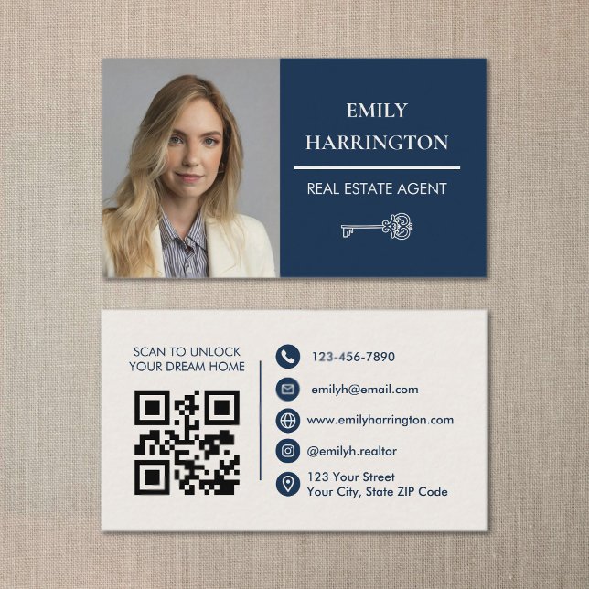Cartão De Visita Código QR da Chave Clássica Agente Imobiliário Mar (A flat lay picture of a real estate agent business card featuring its front and back.)