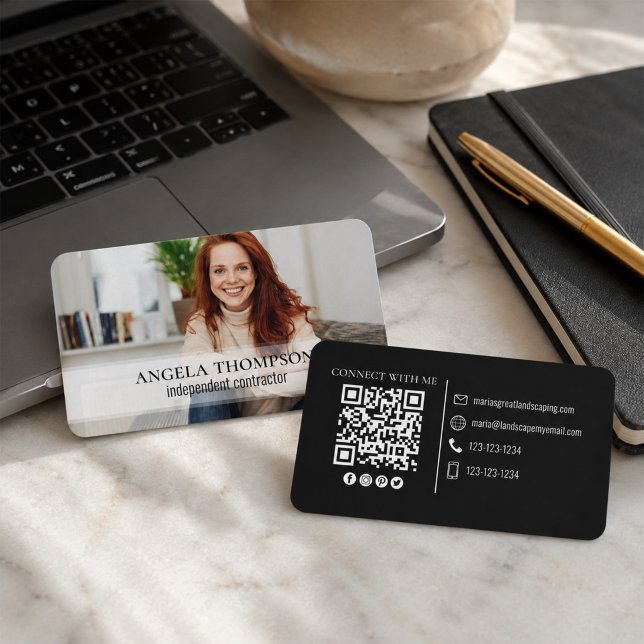 Cartão De Visita Código QR de Conexão de Foto Simples Moderna (Make a memorable introduction with a modern business card featuring your professional photo.)
