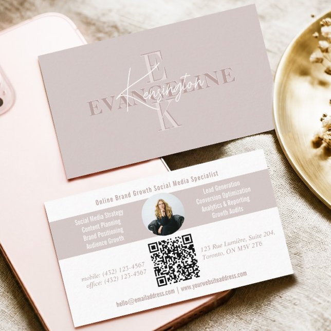 Cartão De Visita Código QR de Foto com Script de Monograma Minimali (Pink Modern Minimal Monogram Script Photo QR Code Business Card)