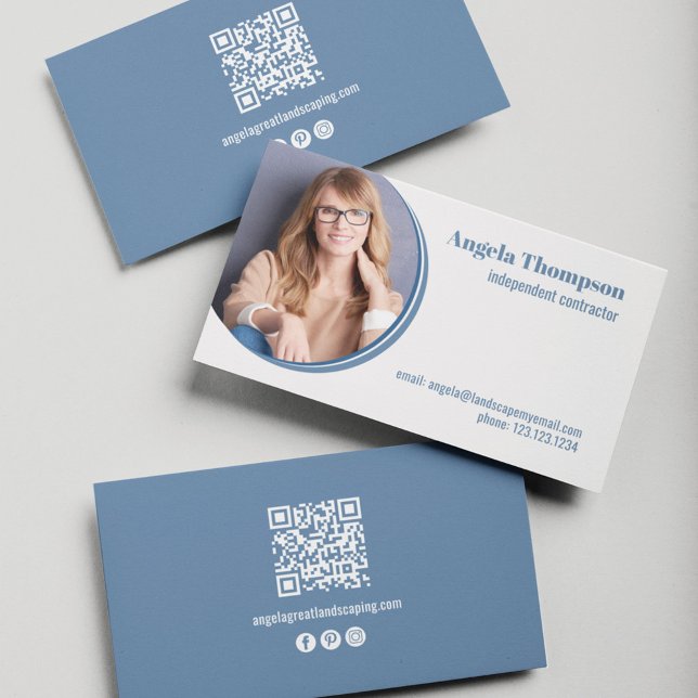 Cartão De Visita Código QR de Foto de Negócios Moderno (Modern blue and white business card)