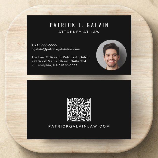 Cartão De Visita Código QR de foto profissional preto (Make a lasting impression with this modern business card featuring your photo and scannable QR code)