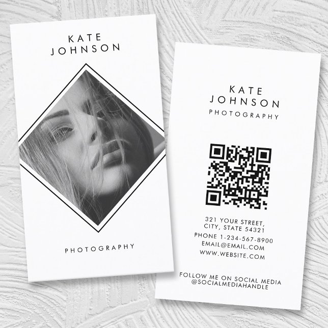 Cartão De Visita Código QR de Fotografia Simples Preta e Branca Mod (Modern Simple Black & White Photography QR Code Business Card)