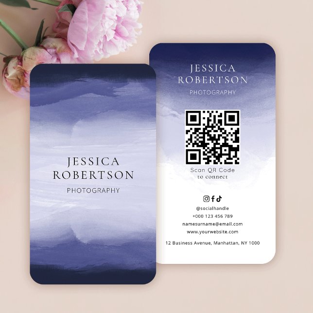 Cartão De Visita Código QR de Mídia Social Azul do Marinho de Aquar (Elegant navy blue watercolor business cards with scannable QR code )