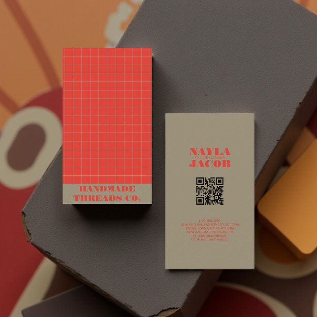 Cartão De Visita Código QR do Padrão Verificado Vermelho Moderno (Criador carregado)