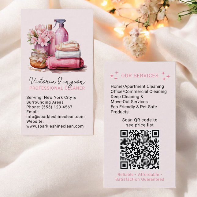 Cartão De Visita Código Qr Maid do Serviço de Limpeza Rosa Elegante (Elegant Pink Cleaning Service Maid Qr Code Business Card)