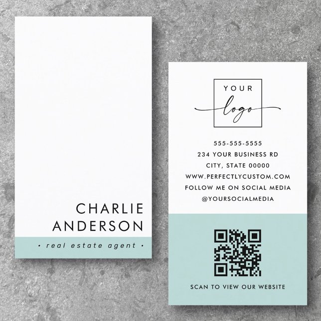 Cartão De Visita Código QR mínimo moderno aqua azul branco (Modern minimal QR code aqua blue white vertical Business Card)