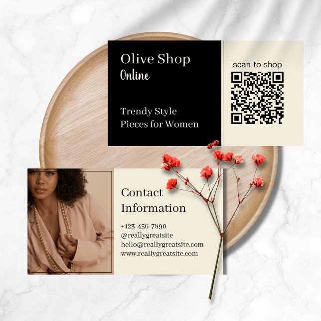 Cartão De Visita Código QR moderno preto e creme Moda Escura Simple (Criador carregado)