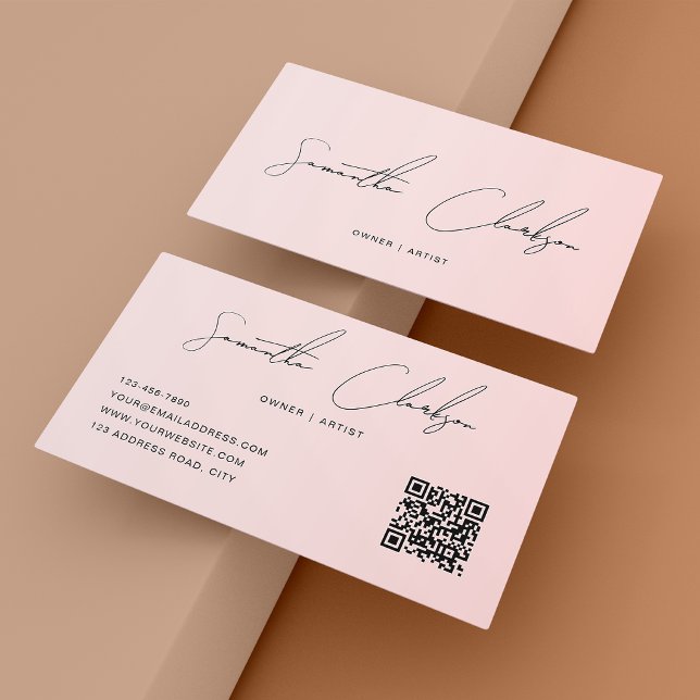 Cartão De Visita Código QR Moderno Script Manuscrito Rosa Bege Puro (Criador carregado)