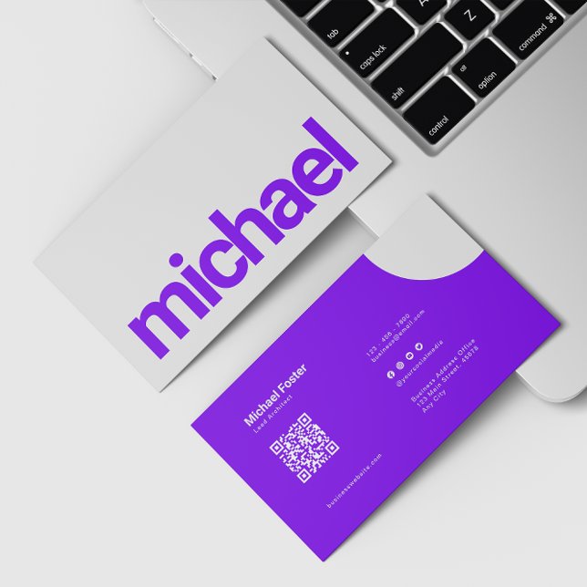 Cartão De Visita Código Qrcode Simplicity Branco e Purple Scannable (Criador carregado)