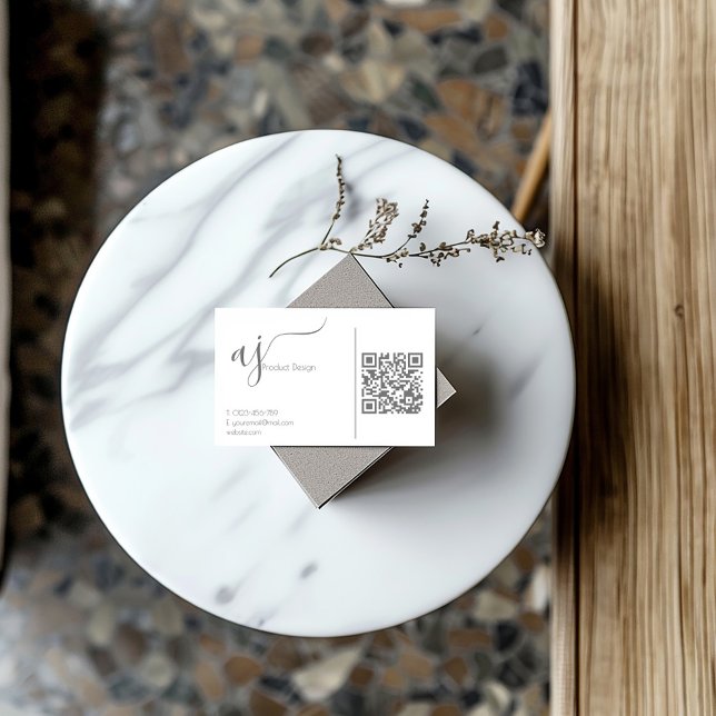 Cartão de visita com código QR cinza e branco com  (White and grey monogram QR code business card with space for your own QR code.)