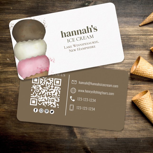 Cartão De Visita Conecte-se Comigo | Código QR Cone de Sorvete simp (Cute business card ice cream cone template. With pink, brown, and white. )