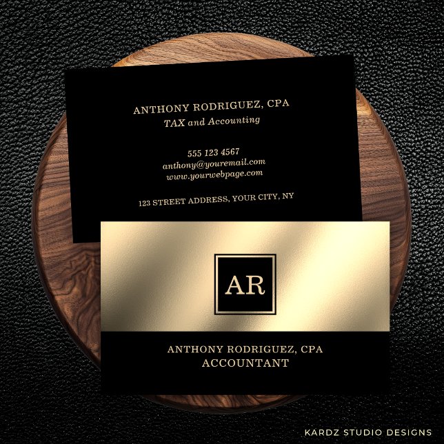 Cartão De Visita Contador de Monogramas Dourado Moderno (This accountant business card is shown in a 3.5 x 2.0 inch. Choose desired size before checkout.)