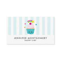 Cupcake azul-bonito com a face Kawaii