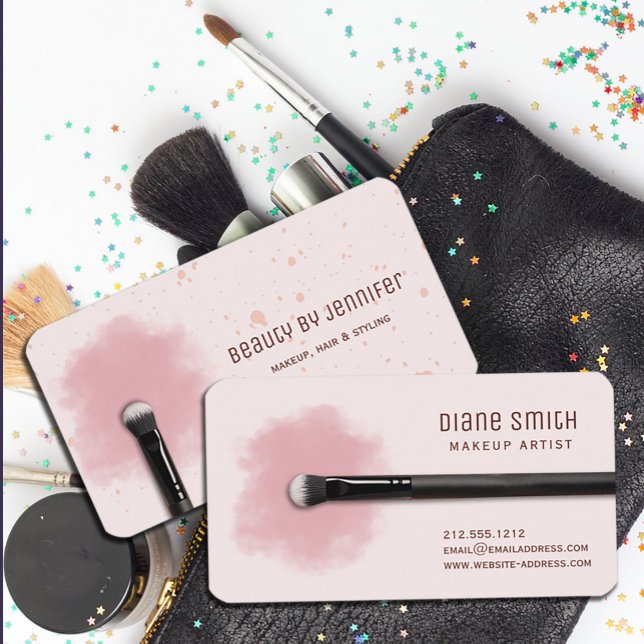 Cartão de visita de Artista Moderno Makeup com Pin (Modern Makeup Artist Business Card with Brush #simplepinkbusinesscard #zazzlemade #makeupartist)