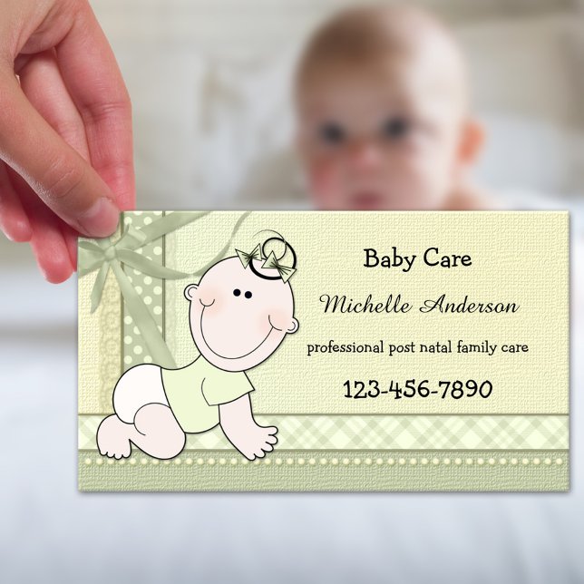 Cartão de Visita de Cuidado de Bebê Verde Pastel (Professional baby and family care or baby sitter business card with cute baby on pastel green)