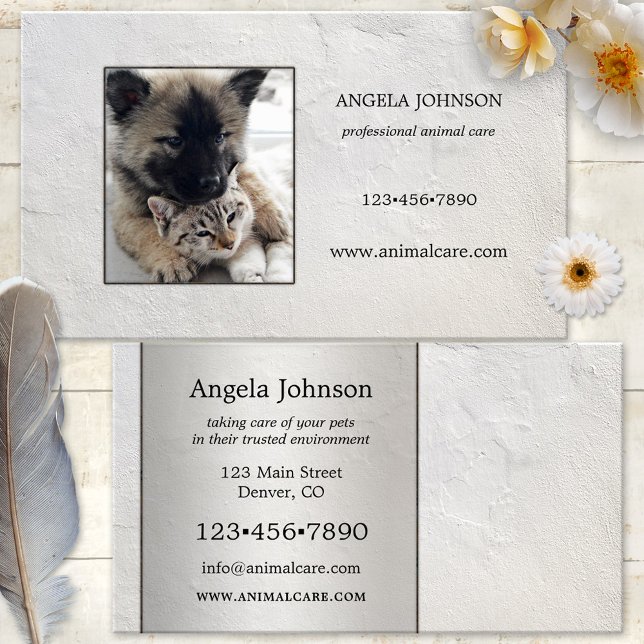 Cartão de visita de Fotografia Personalizada Minim (Minimalist business card featuring your own photo framed by an off white plastered wall texture)