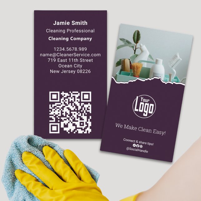 Cartão de visita de limpeza branca e roxa digitali (Scannable Purple and White Cleaner Business Card)