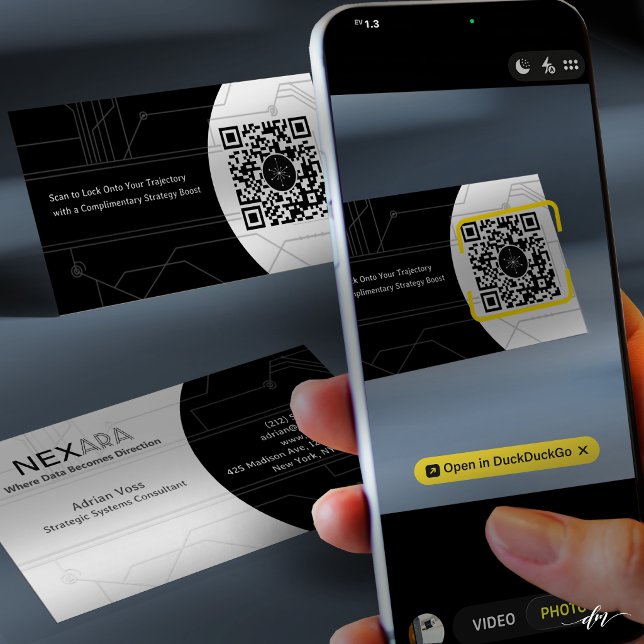 Cartão de Visita de Negócios com Rede Mínima (Editable QR code business card designed to connect instantly to your personalized web page)
