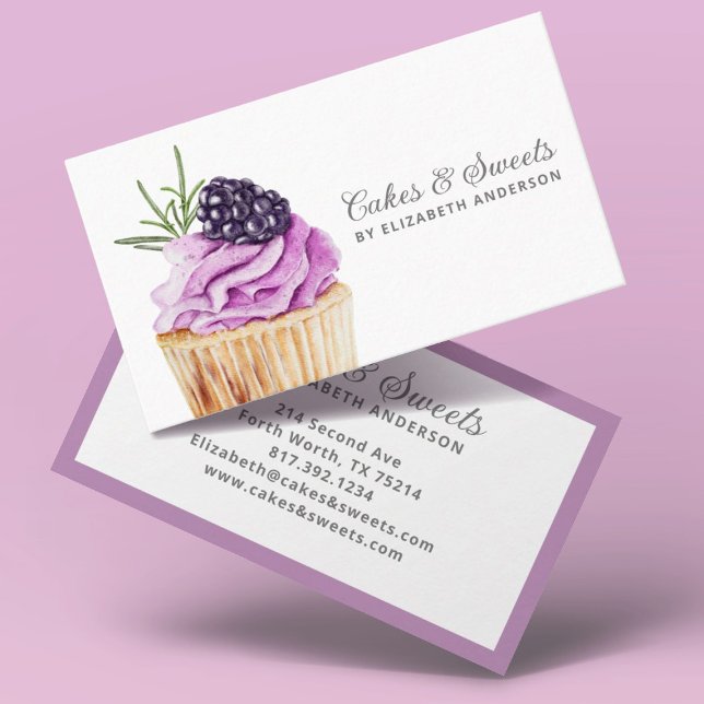 Cartão de visita de padaria de pastelaria cupcake (A modern and elegant cupcake bakery business card featuring a blackberry cupcake.)