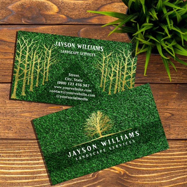 Cartão de visita de Textura de Grass Moderna com Á (Modern Grass Texture Business Card with Gold Tree #zazzlemade #lawncarebusinesscard#landscapeservice)