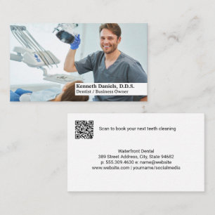 Cartão De Visita Dentista Inspecionando os Dentes do Paciente