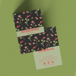 Cartão De Visita Design Floral Elegante com fundo escuro
