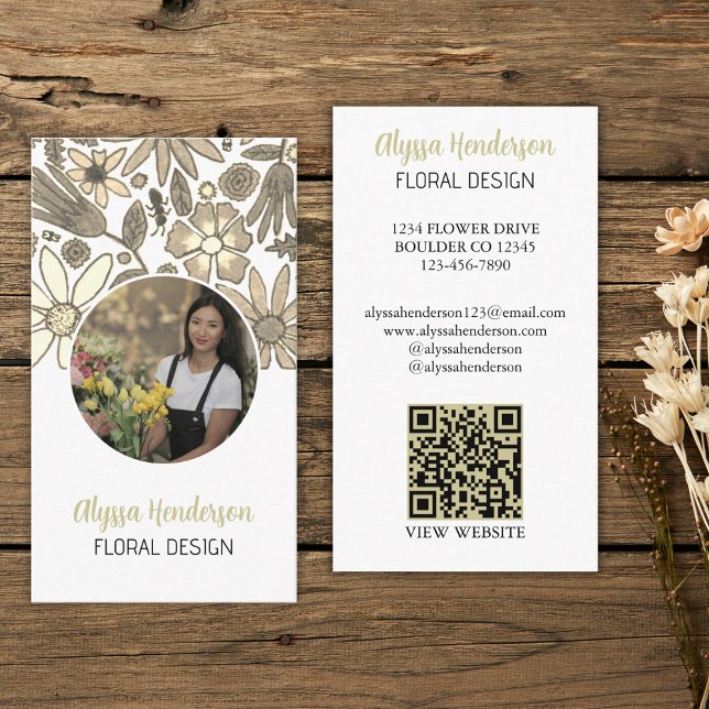 Cartão De Visita Elegant Tan & White Floral Photo QR Code Logo (Criador carregado)
