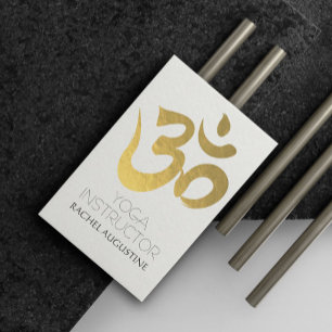 Cartão De Visita Elegante White e Dourado Símbolo Om Instrutor Yoga