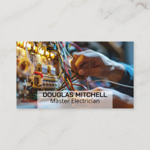 Cartão De Visita Elétrico Trabalhando com Fios em Caixa de Fusível