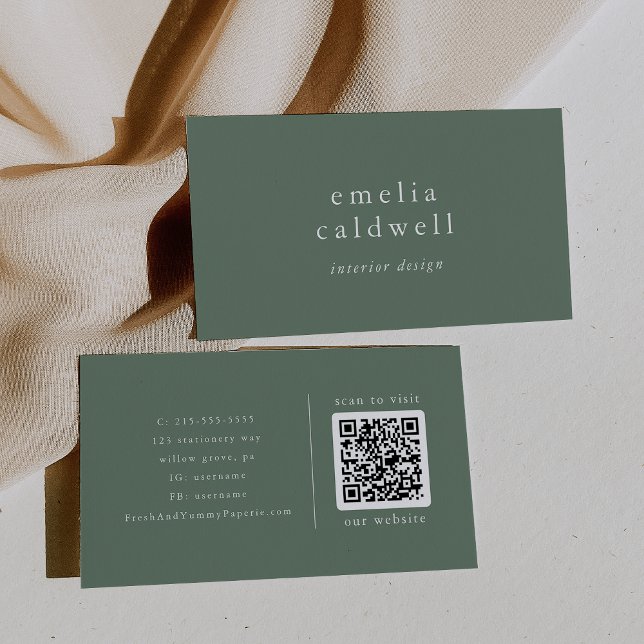 Cartão De Visita EMELIA Modern Sage Green Olive Boho Russo Código Q (EMELIA Modern Sage Green Olive Boho Rustic QR Code Business Card)