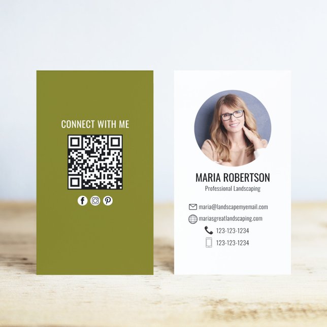 Cartão de Visita Empresarial com Código QR de Foto (Green business card template with photo and QR code.)