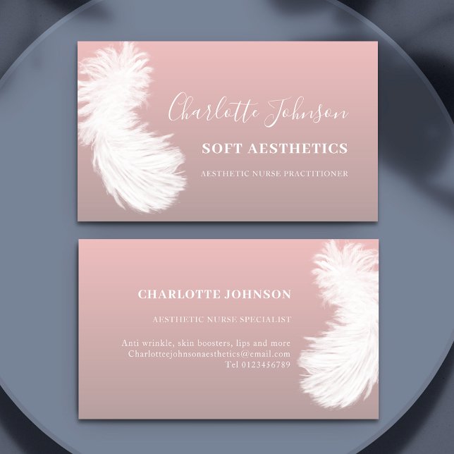 Cartão De Visita Enfermeira de estética cutânea rosa (Aesthetic nurse specialist skincare professional pink business card with feather artwork)