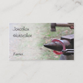 Cartão De Visita Ferradura encarnado em um batente