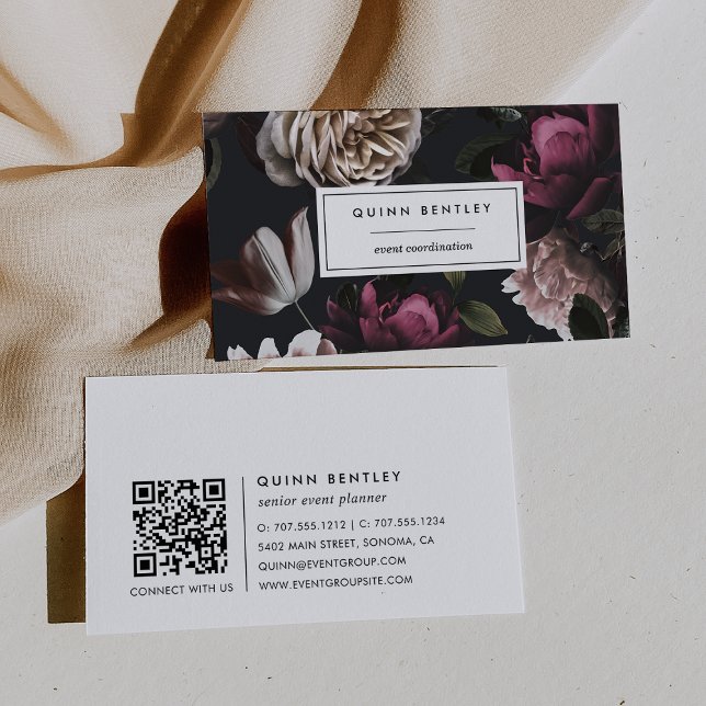 Cartão De Visita Floral Escuro Elegante em Preto | Código QR (Criador carregado)