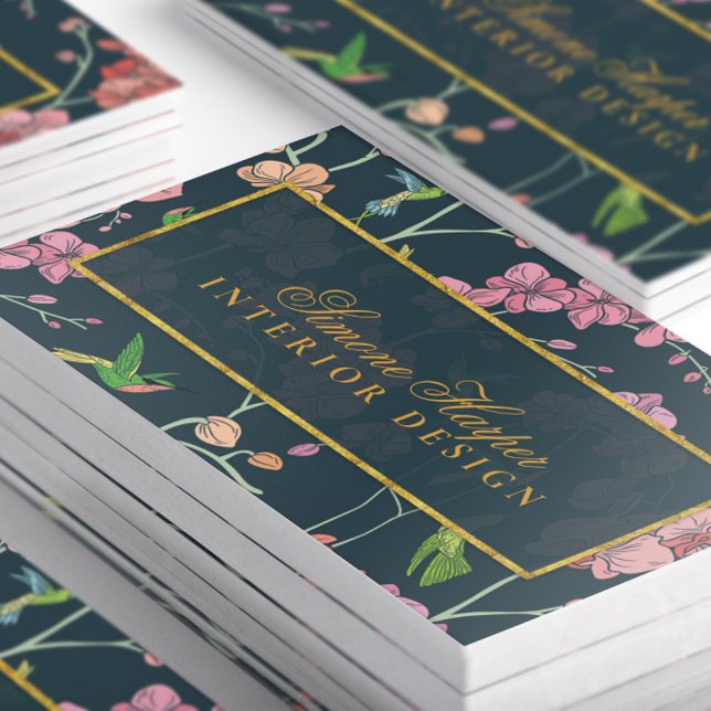 Cartão De Visita Flores e Aves Rosa Elegantes a Azul Escuro (Close-up Stacked Elegant Pink Flowers and Birds on Dark Blue Business Cards-Front)