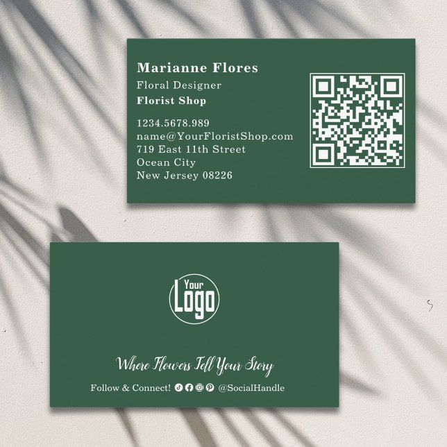 Cartão de visita florista verde e branco digitaliz (Scannable Green and White Florist Business Card, Landscape, QR code, Logo)