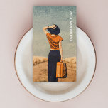 Cartão De Visita Foto de Cheio de fotografia minimalista simples<br><div class="desc">Um simples modelo de cartão de negócios personalizado em um estilo moderno minimalista que pode ser facilmente atualizado com sua fotografia e detalhes de contato. O design fotográfico perfeito para um fotógrafo,  designer ou qualquer pessoa que procura um cartão de visita de design de fotografia!</div>